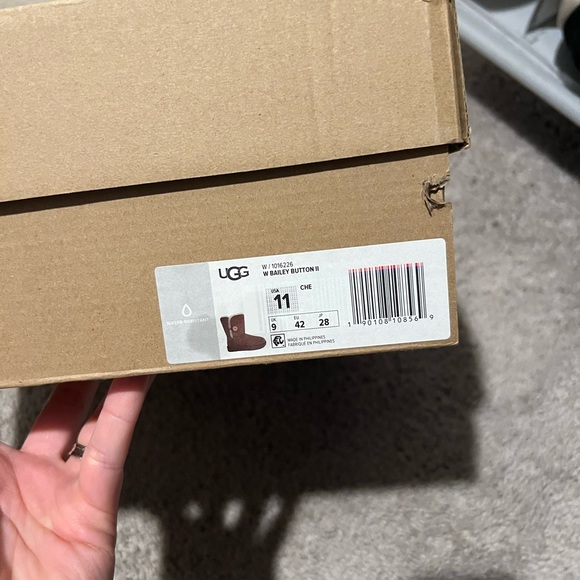 Brand new-never worn uggs - Picture 3 of 5